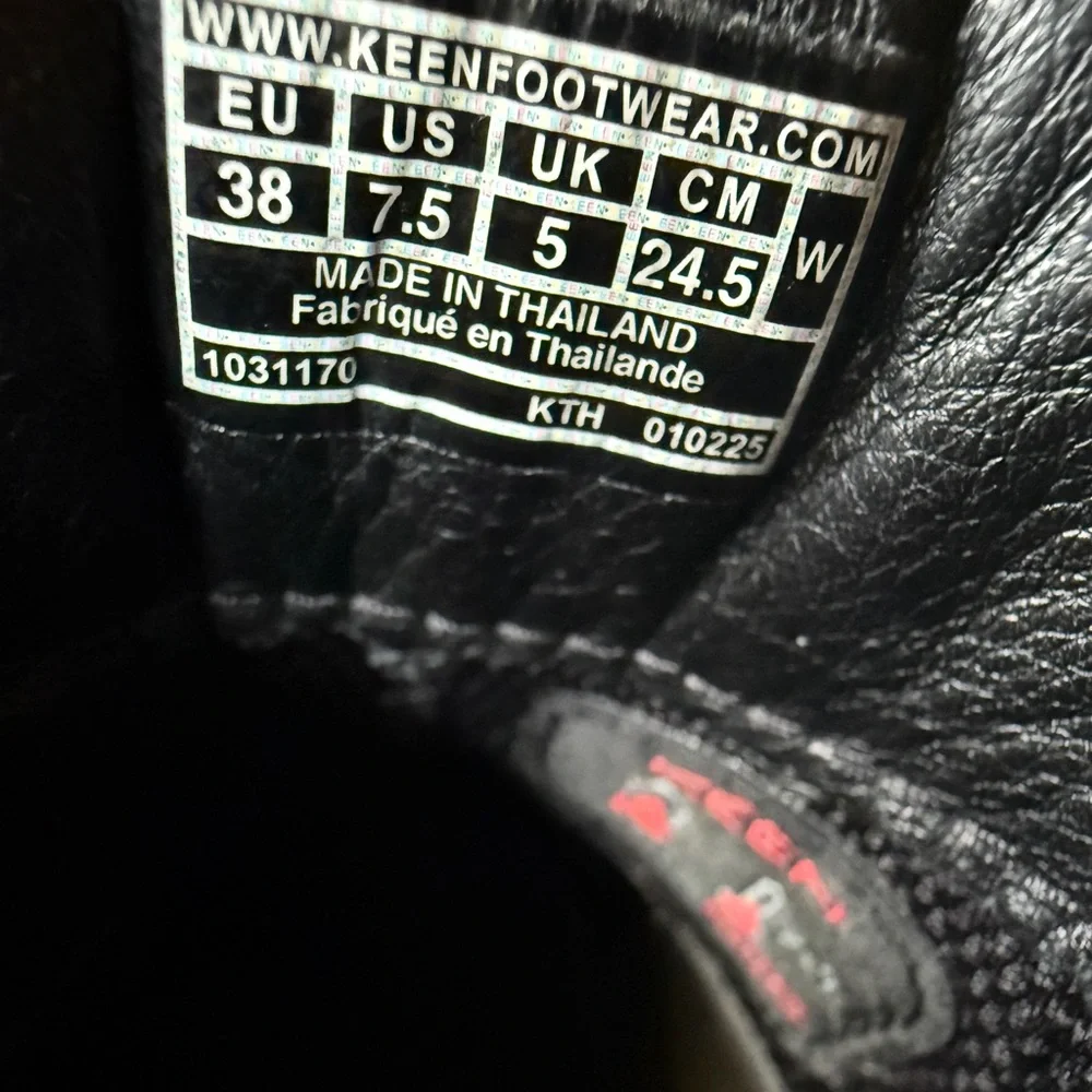 Keen Black Winter Boots - Picture 6 of 14